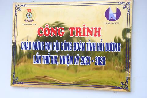 Gắn biển công trình nước sạch chào mừng Đại hội Công đoàn Hải Dương